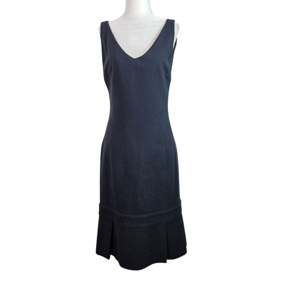 Carolina Hererra New York V neck textured fabric Knee length sleevesless dress